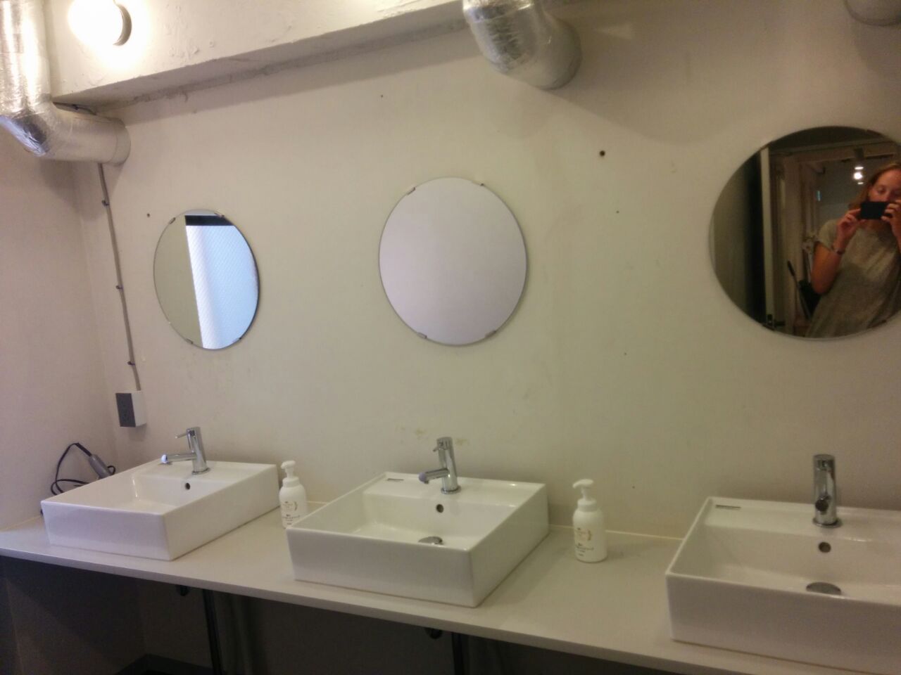 ImanoHostel-bathroom1.jpg